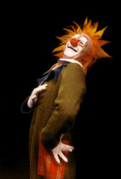 Affiche en couleur. Jean-Pierre Althaus enlasse une vache dans une prairie.